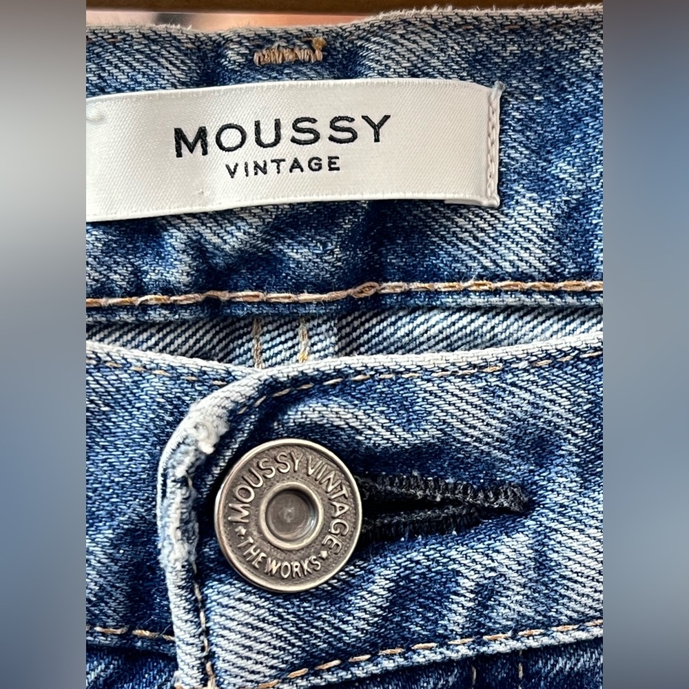 MOUSSY Vintage Aberdeen Tapered distressed jeans in blue cotton denim - Picture 10 of 16